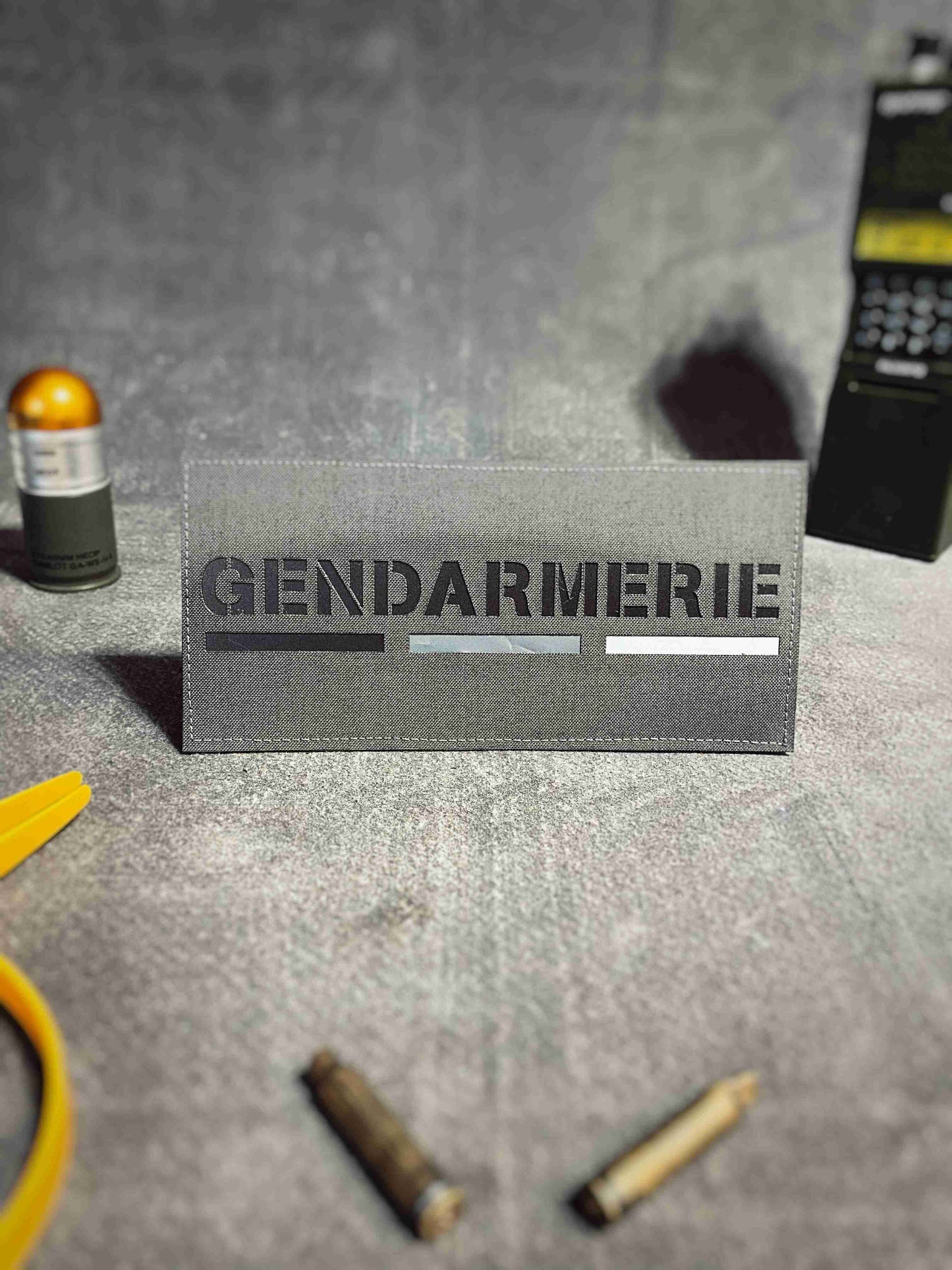 Gendarmerie (21x10) Gris