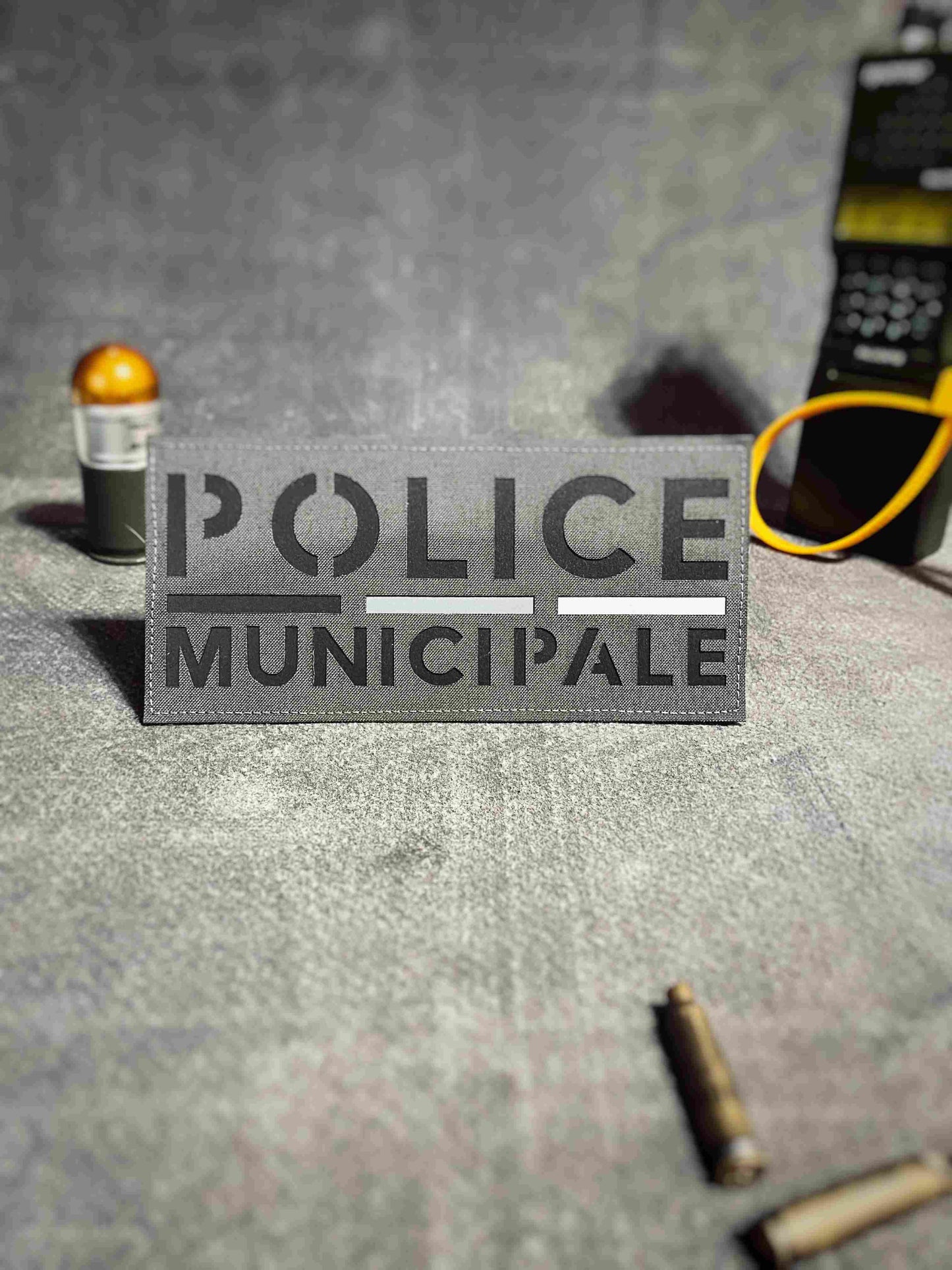 Police Municipale (21x10) Gris